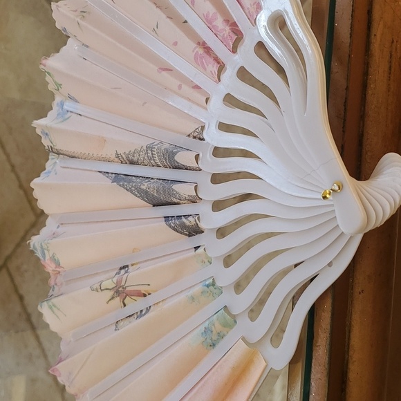 Vintage Oriental Folded Asian Hand Painted Fan of Eiffel tower & Butterflies. - Picture 5 of 5